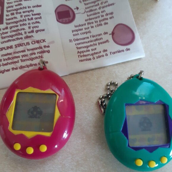Vintage Bandai 1996-1997 Tamagotchi -2 included - Picture 2 of 5